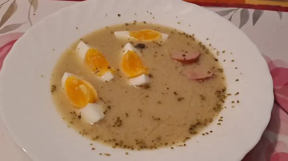 Żurek - tradycyjna zupa na wielkanoc. Jak go ugotować?