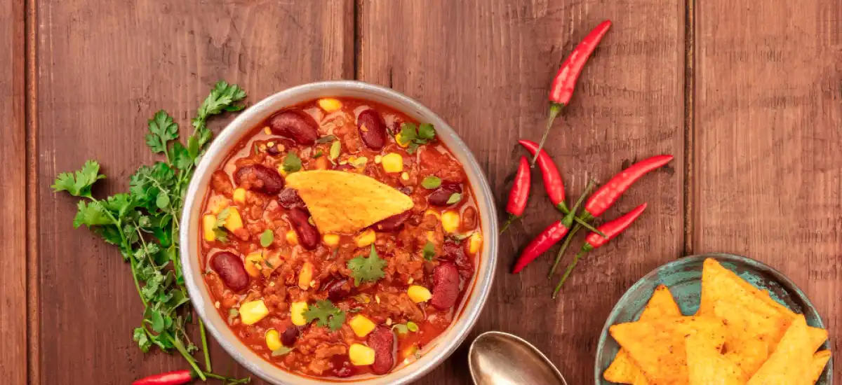 Chili con Carne - Przepis na Aromatyczne Danie z Mięsem i Fasolą