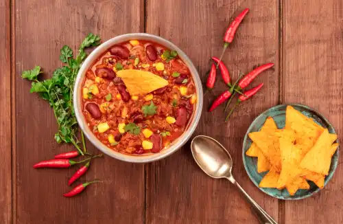 Chili con Carne - Przepis na Aromatyczne Danie z Mięsem i Fasolą