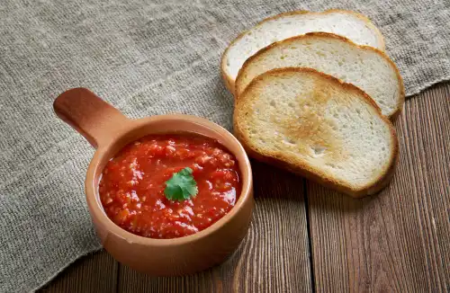 Przepis na aromatyczne danie z wędzonej ryby i ryżu