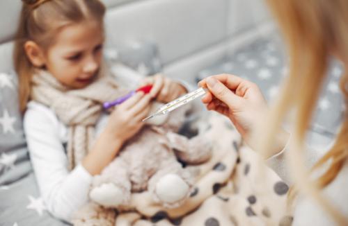 Kiedy podawać dziecku leki przeciwgorączkowe?