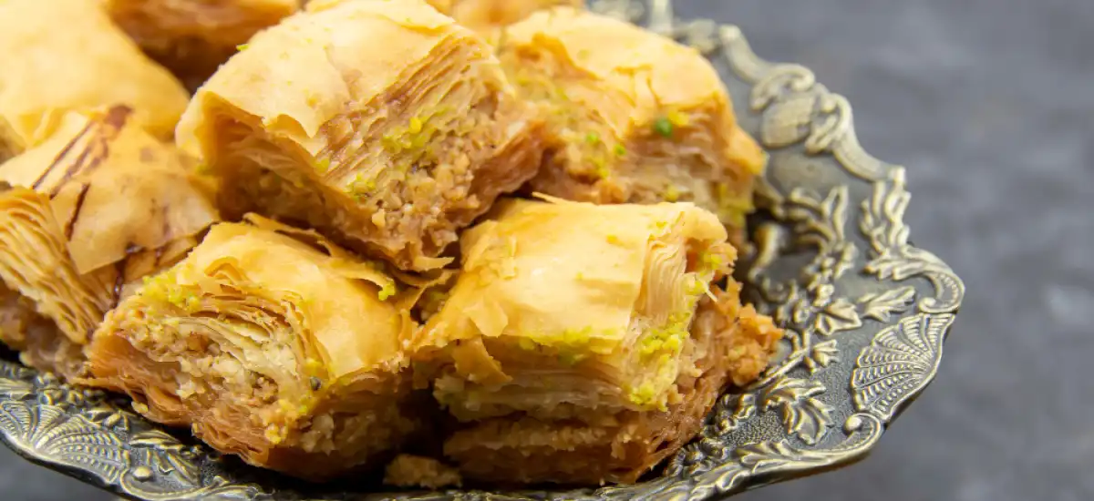 Baklawa: Tajemnica Orientu w Każdym Kęsie