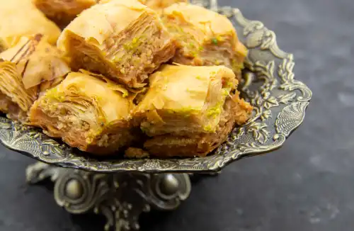 Baklawa: Tajemnica Orientu w Każdym Kęsie