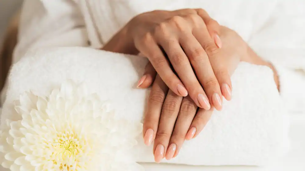 Jak wykonać manicure w domowych warunkach