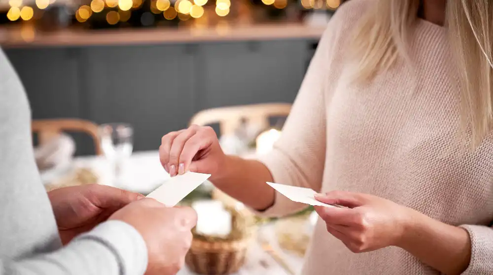 Dzielenie się opłatą – tradycja jedności i miłości w okresie Bożego Narodzenia